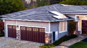 המהפכה הירוקה של טסלה: הכירו את Solar Roof